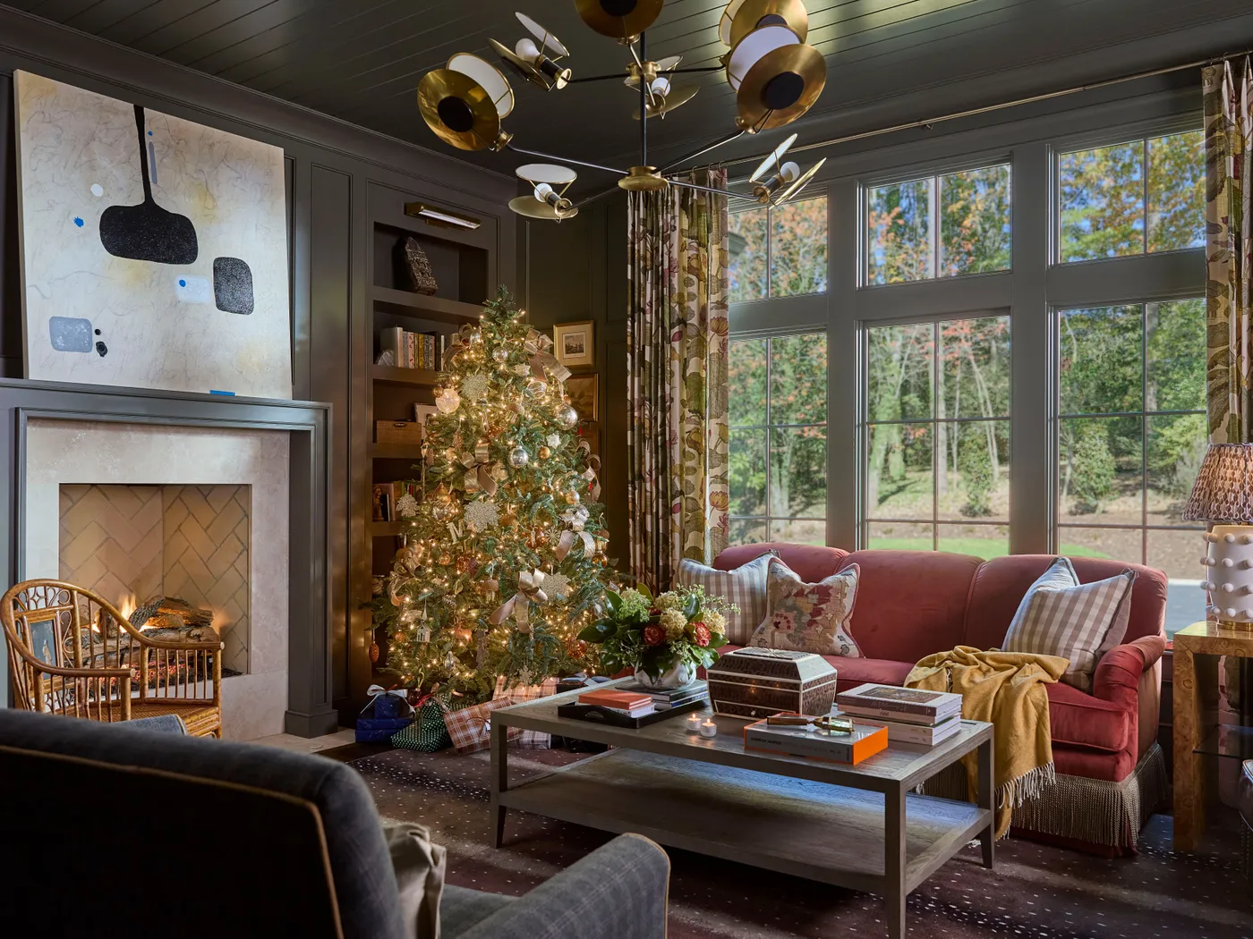 11 Chic Christmas Tree Decorating Ideas, From a Denim-Inspired Palette to  Ornament-Free Elegance | Architectural Digest
