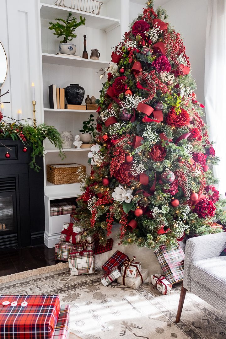 11 Red Christmas Tree Décor Trends to Try This Year | Masons Home Decor