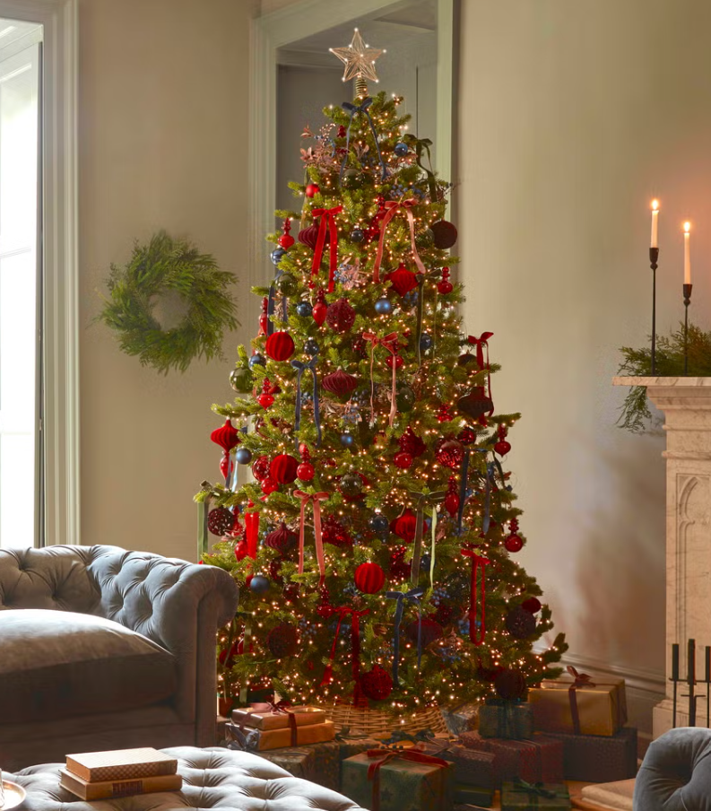 11 Red Christmas Tree Décor Trends to Try This Year | Masons Home Decor