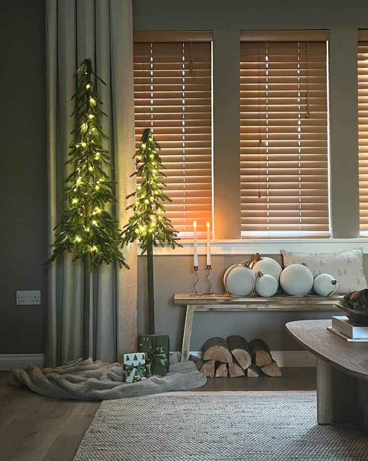 11 Ways to Make a Small Space for a Christmas Tree So Festive | Apartment  Therapy