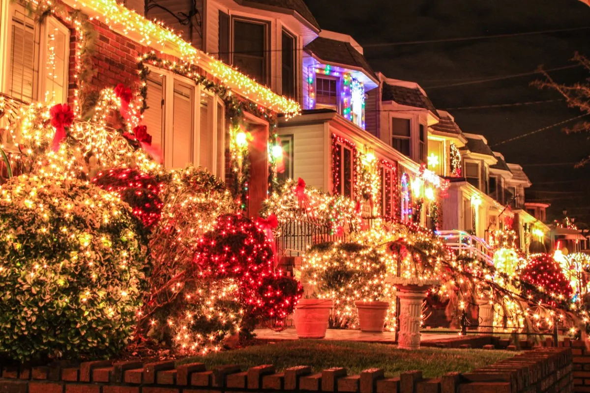 12 Pro Tips for Hanging Holiday Lights Outdoors - Bob Vila