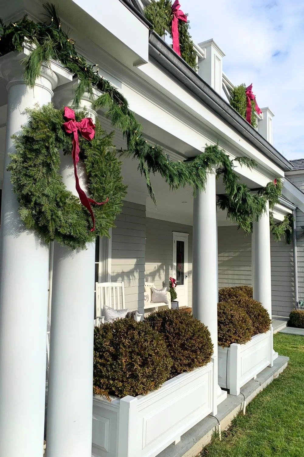 12 Simple Outdoor Christmas Decoration Ideas - Suburbs 101