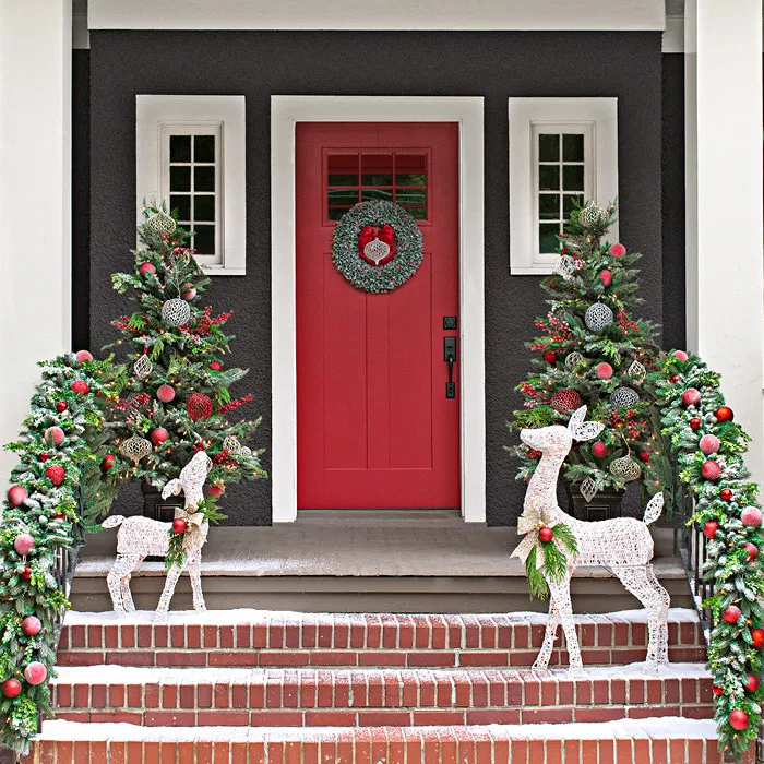 14 of the Best Christmas Door Decorating ideas | Houzz UK