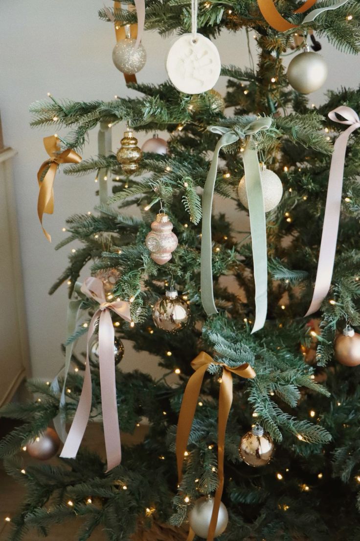 15 Creative Christmas Ribbon Ideas to Elevate Your Holiday Decor