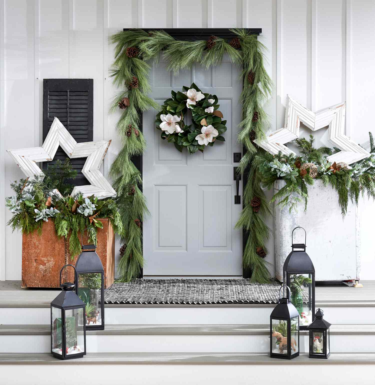 15 Farmhouse Christmas Porch Ideas for a Warm Welcome