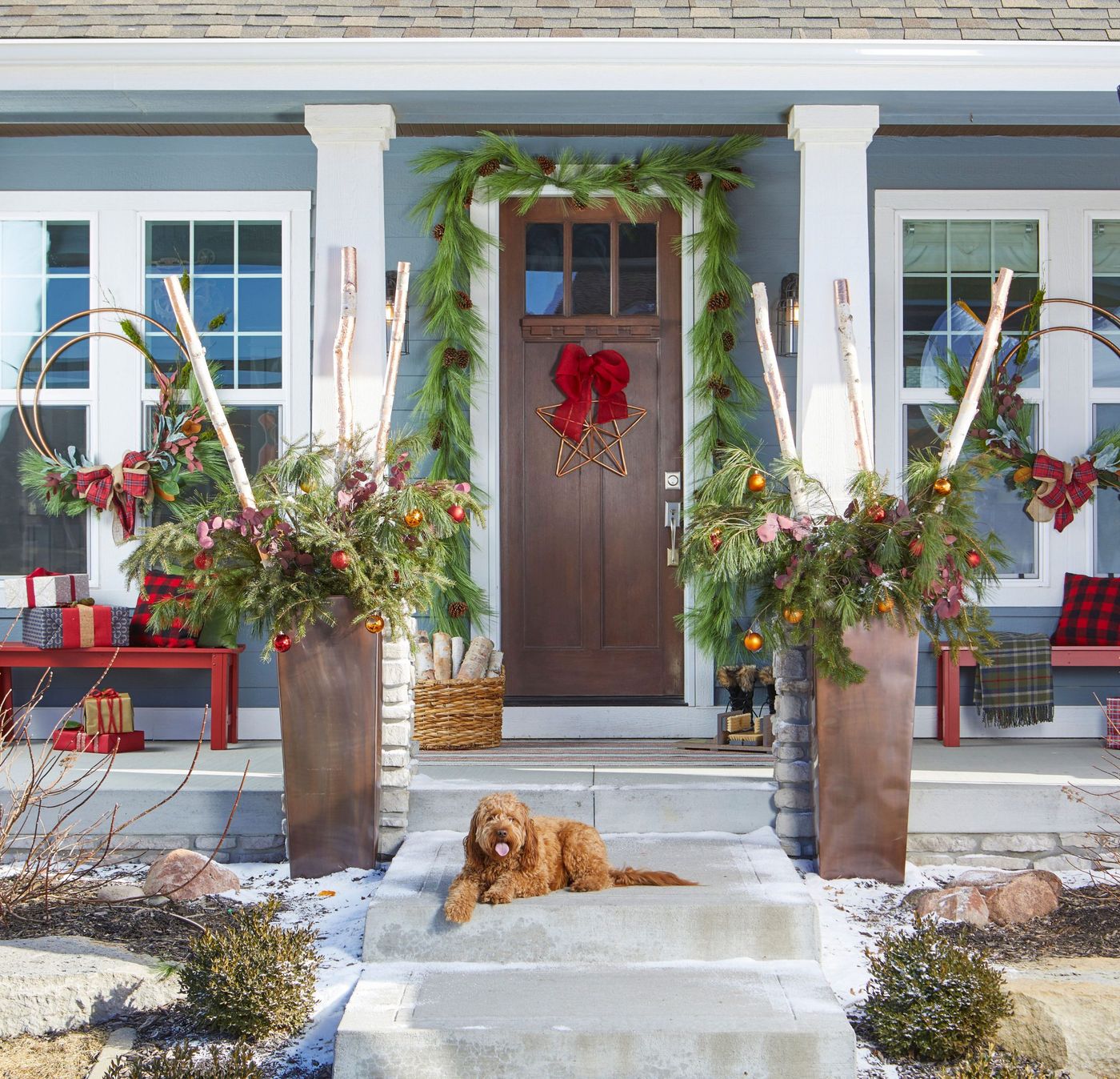 15 Farmhouse Christmas Porch Ideas for a Warm Welcome