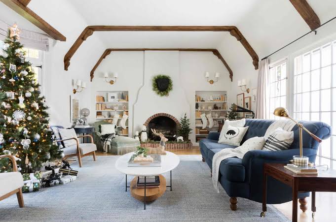 17 of Our Favorite Christmas Tree & Garland Decorating Ideas - Emily  Henderson