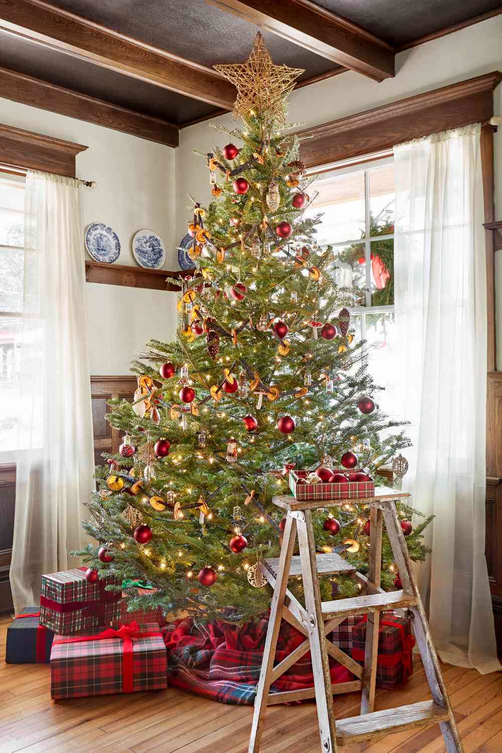 18 Vintage Christmas Decor Ideas to Try This Season