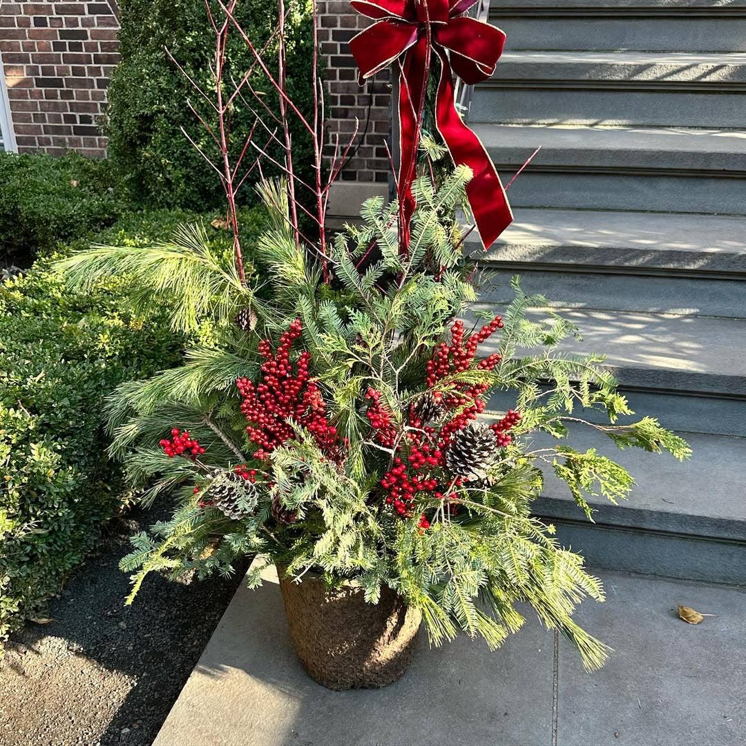18 Winter Planter Ideas To Add Life to Your Outdoor Space - Dengarden