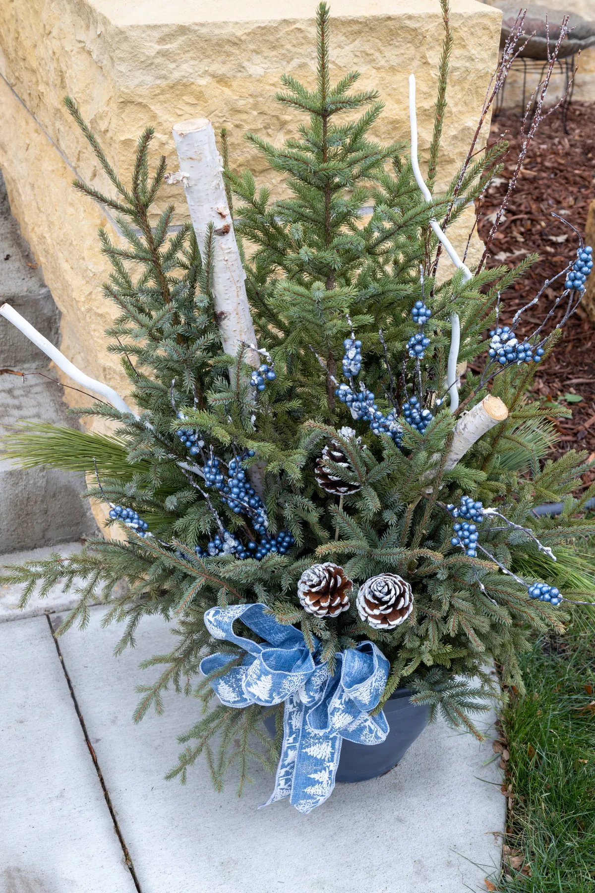 18 Winter Planter Ideas To Add Life to Your Outdoor Space - Dengarden