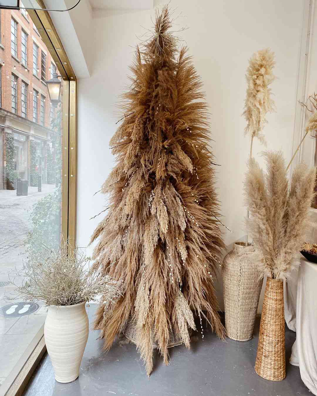 19 DIY Pampas Grass Christmas Trees for a Boho-Style Holiday