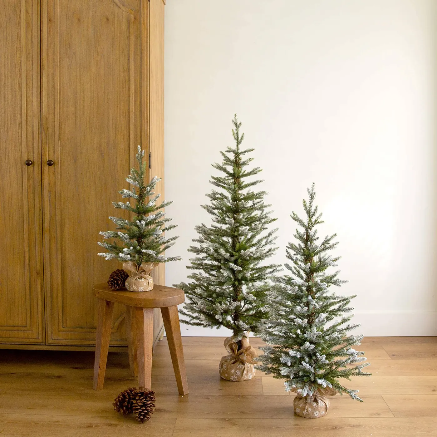 2', 3', 4' Artificial Snowed Balsam Fir Christmas Tree in Burlap Wrapped  Base - Set of 3 Hosta this artificial Fiddle Leaf Fig – unjardinparami.com