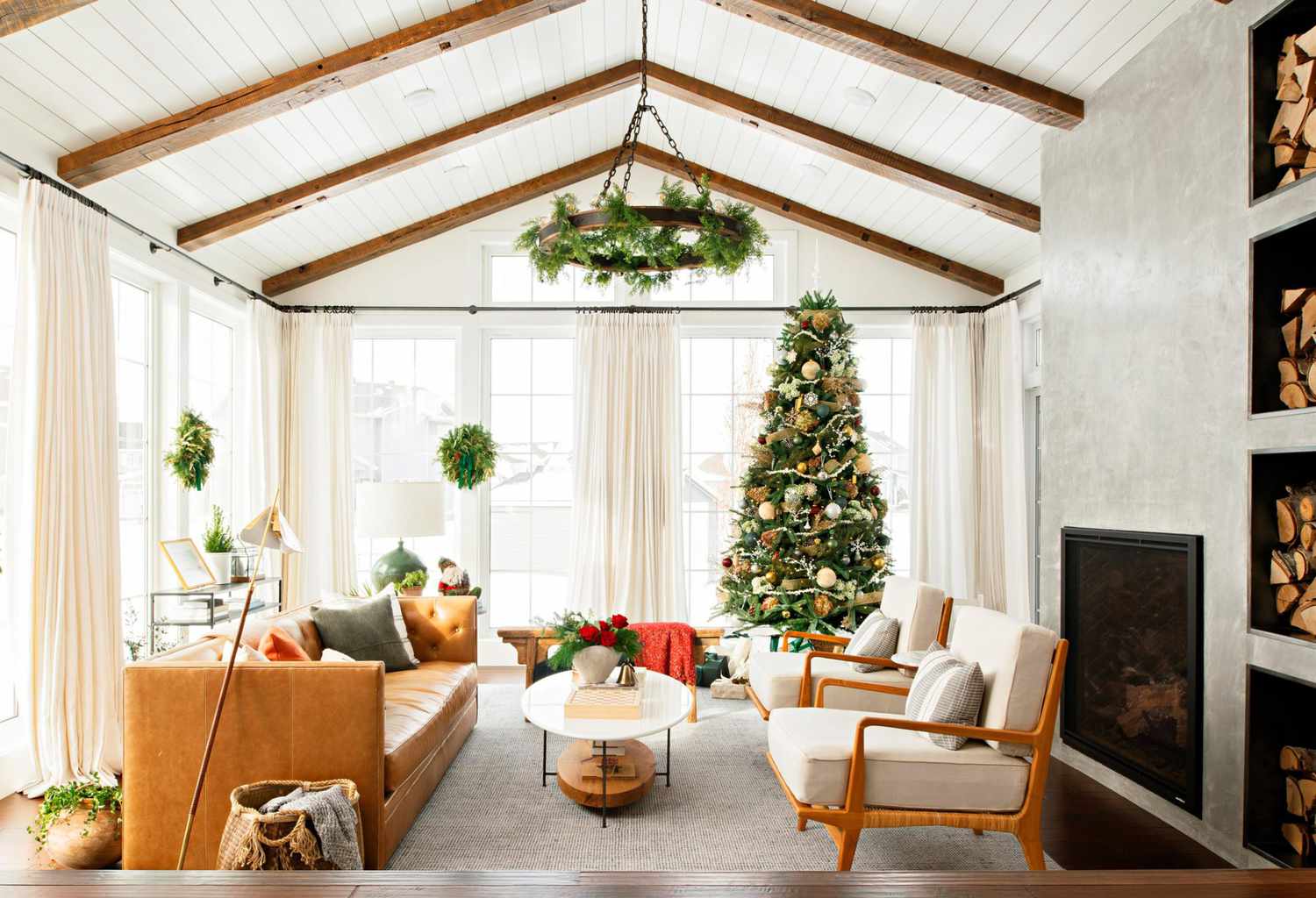 20 Festive Christmas Living Rooms