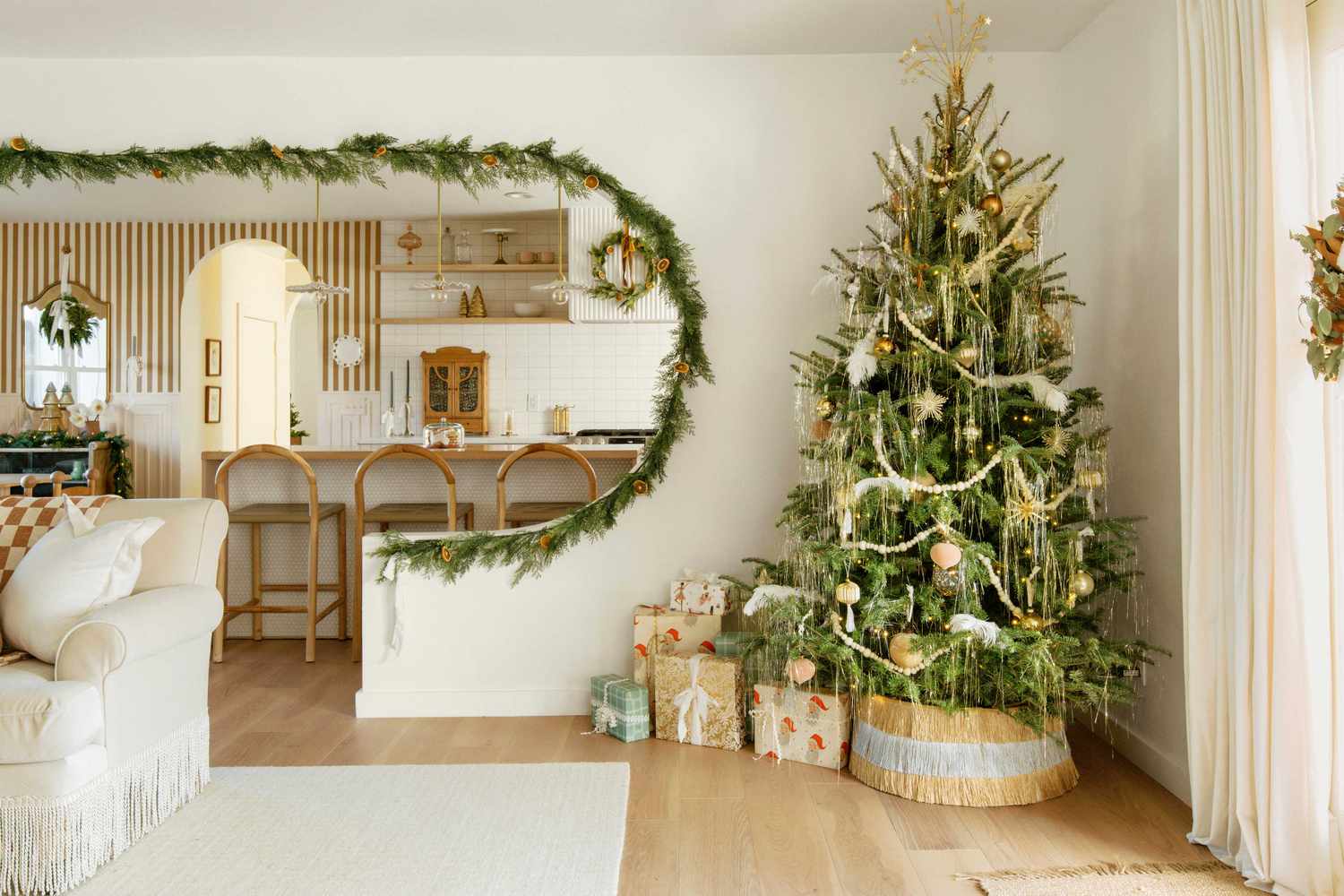 20 Festive Christmas Living Rooms