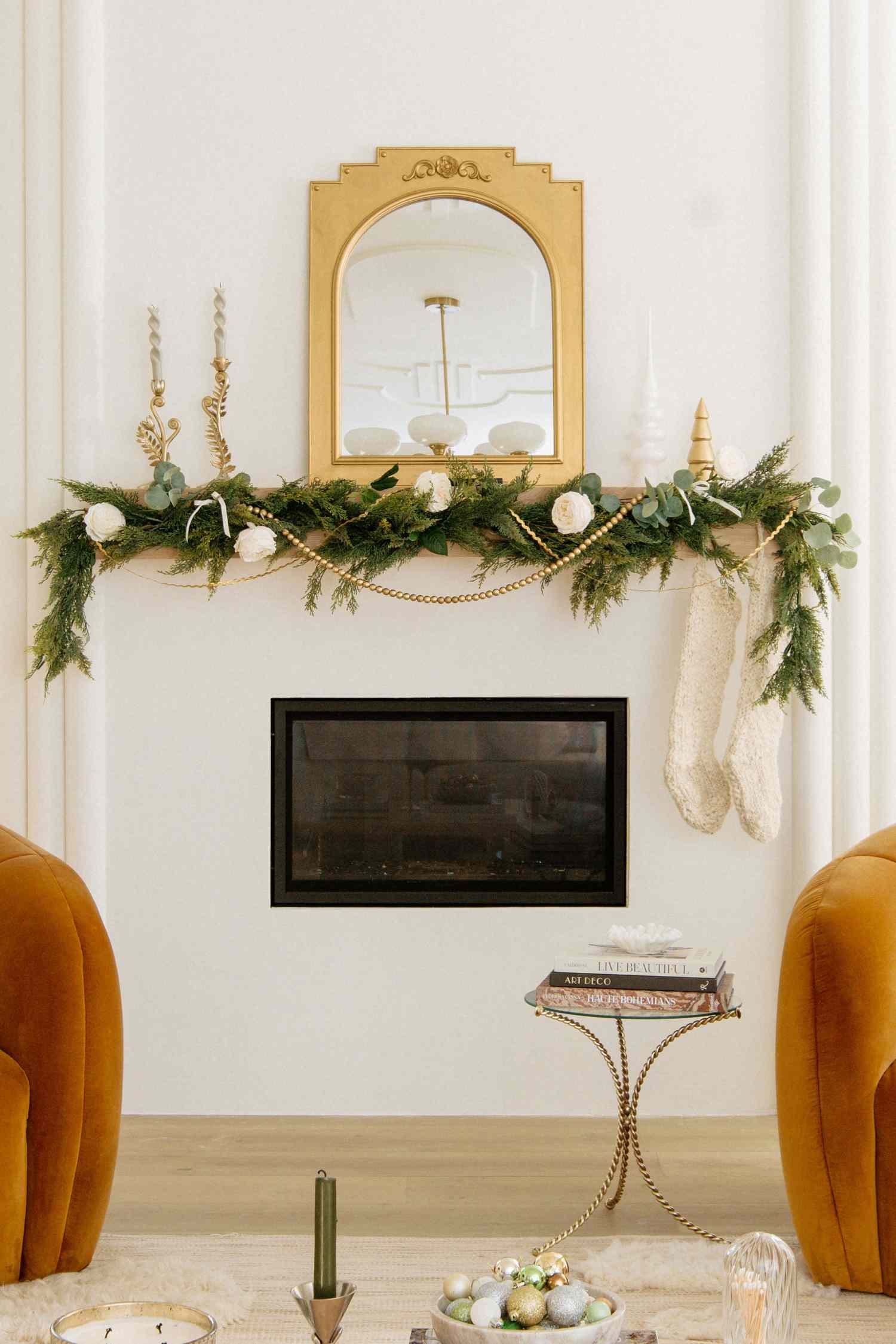 20 Gorgeous Christmas Mantel Decorating Ideas