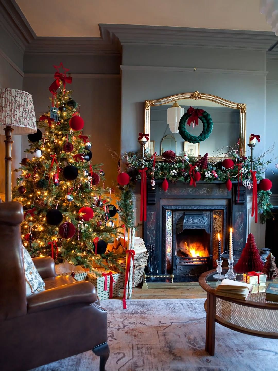 20 Vintage Christmas Decor Ideas That Make Your Tree Look Like a Collected  Heirloom, Not a Store Display