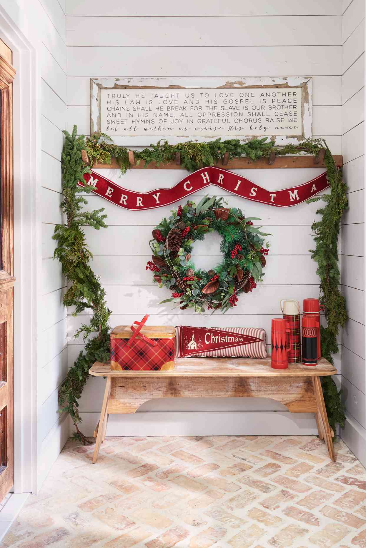 21 Vintage Christmas Decorating Ideas That Give Us the Holiday Feels