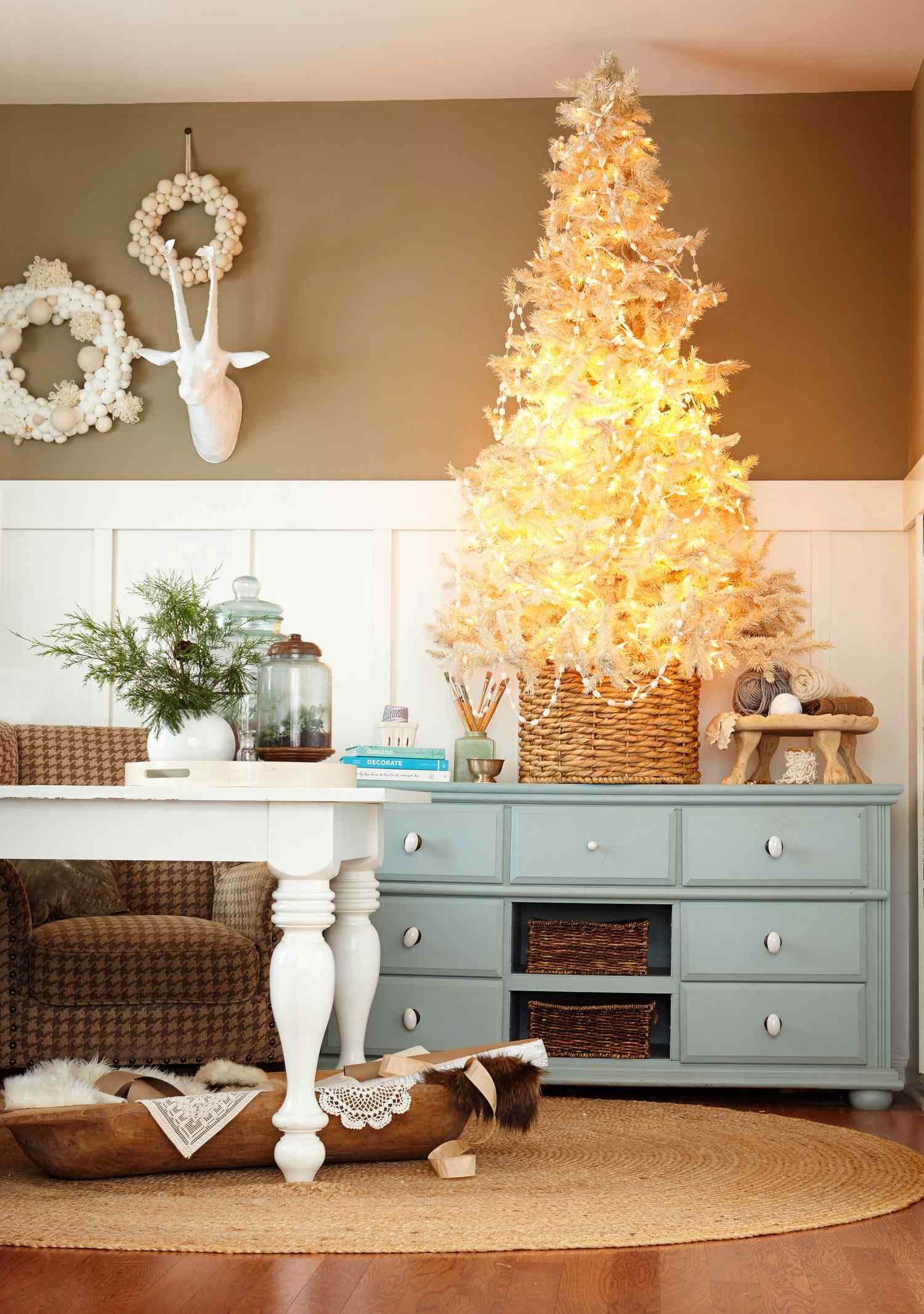 22 Colorful Tabletop Tree Christmas Decorations for a Small Space