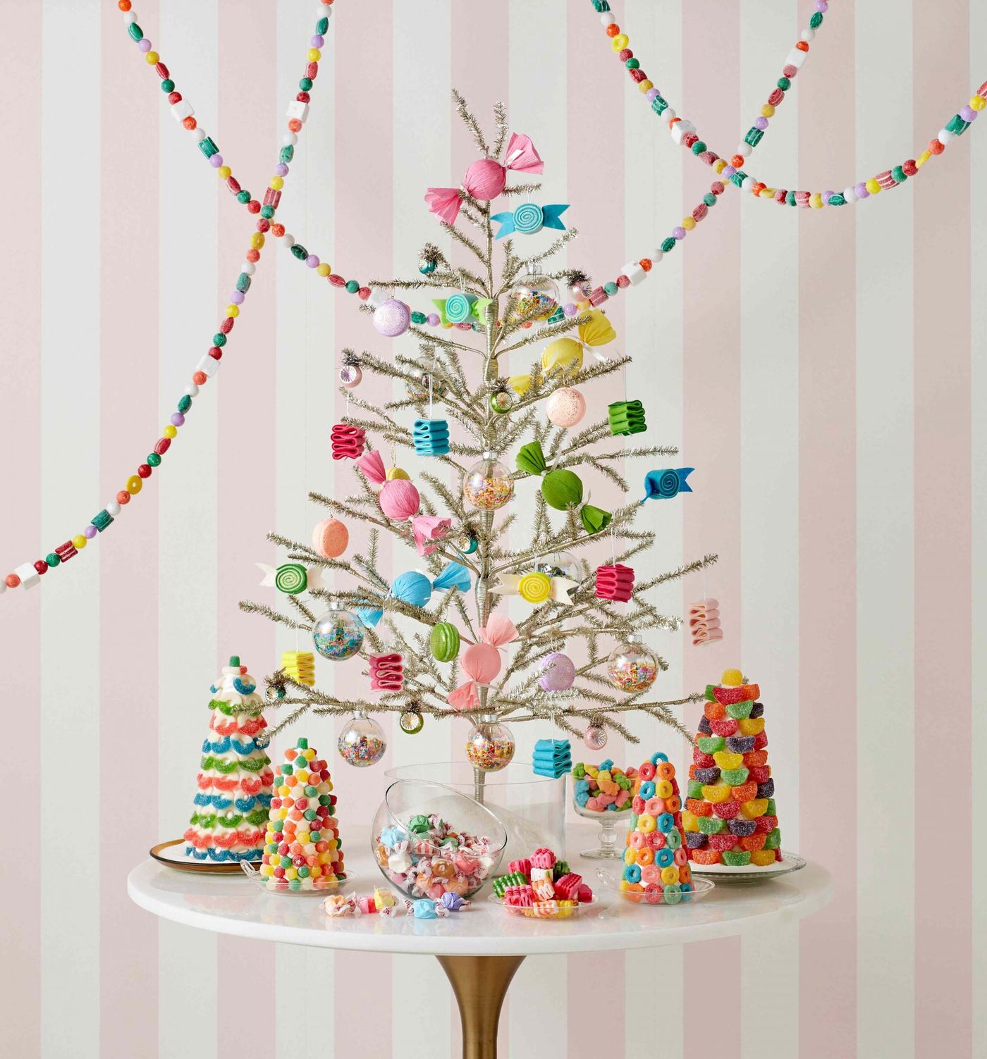 22 Colorful Tabletop Tree Christmas Decorations for a Small Space
