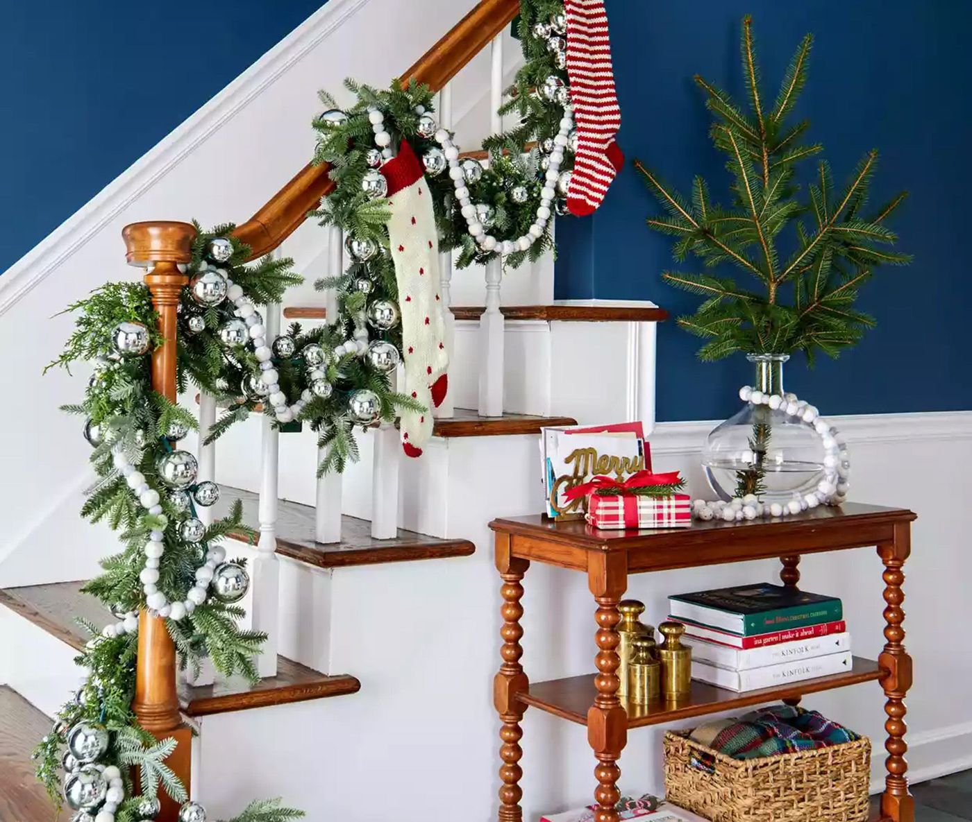 23 Merry and Bright Christmas Staircase Decorations
