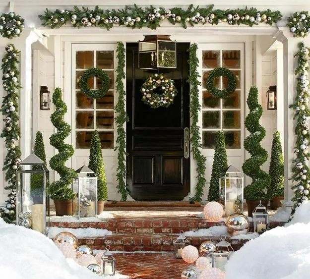 25 Beautiful Christmas Wreaths and Garlands, Winter Door Decoration Ideas