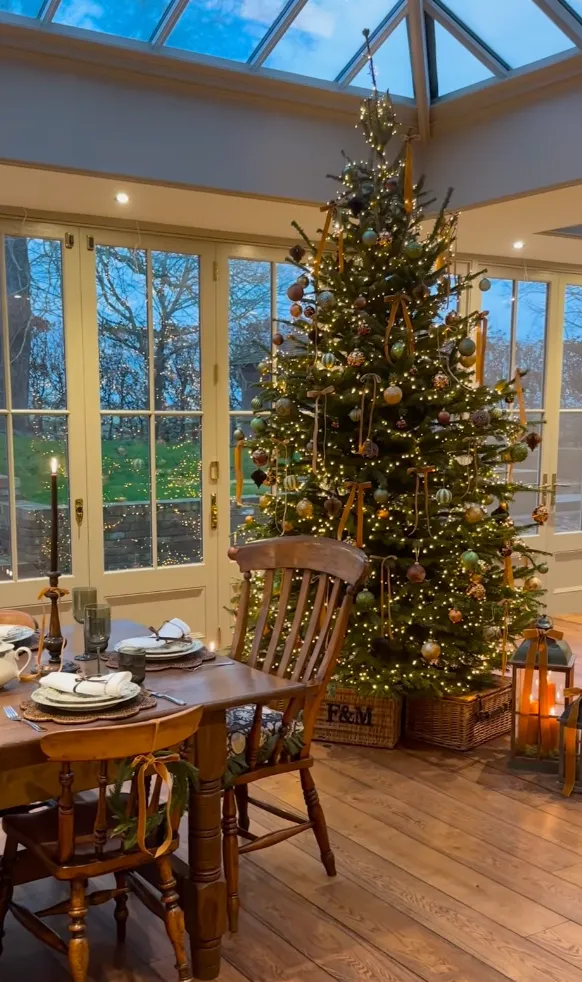 25 Farmhouse Christmas Tree Ideas to Transform Your Decor