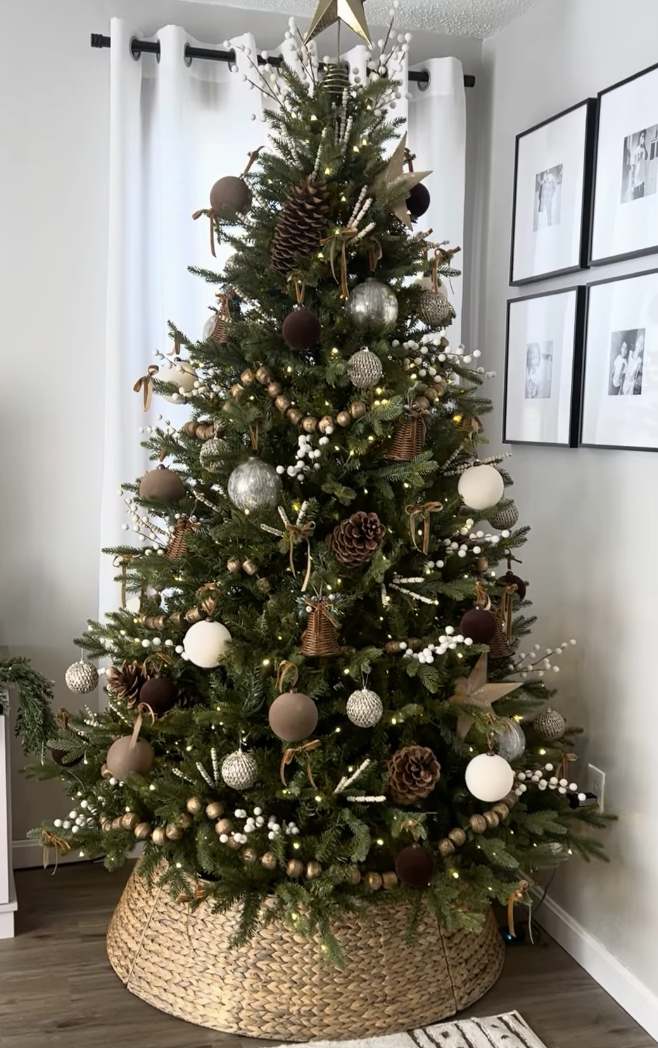 25 Farmhouse Christmas Tree Ideas to Transform Your Decor