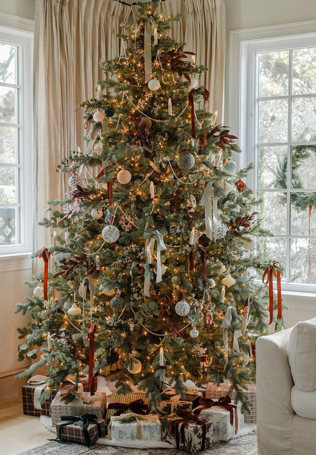 25 Farmhouse Christmas Tree Ideas to Transform Your Decor