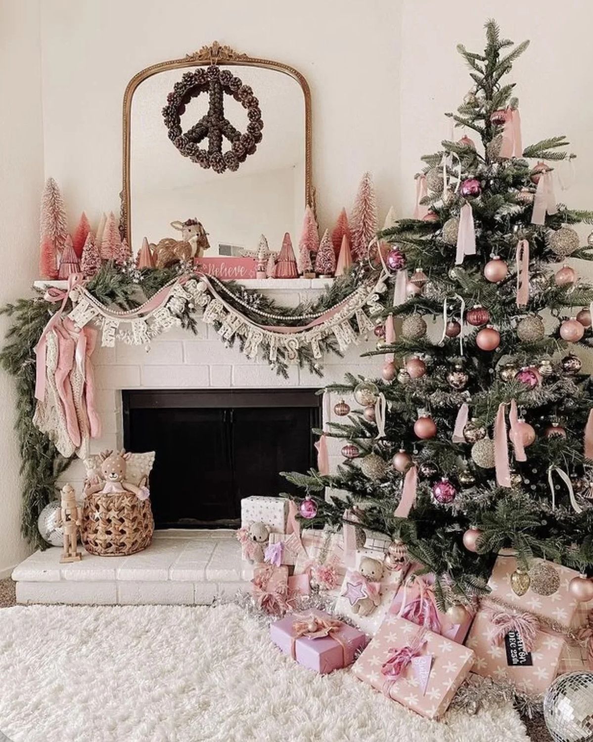 25 Pink Christmas Aesthetic Ideas for a Pretty Holiday Home - NP