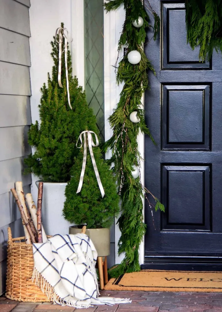 25 Winter Porch Decor Ideas To Make Your Entry More Inviting