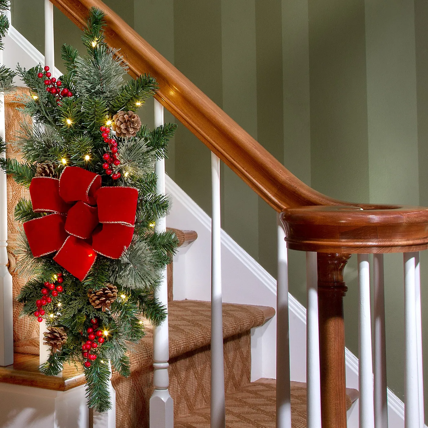 26 Inch Classic Pre-lit Christmas Staircase Swag – Haute Decor