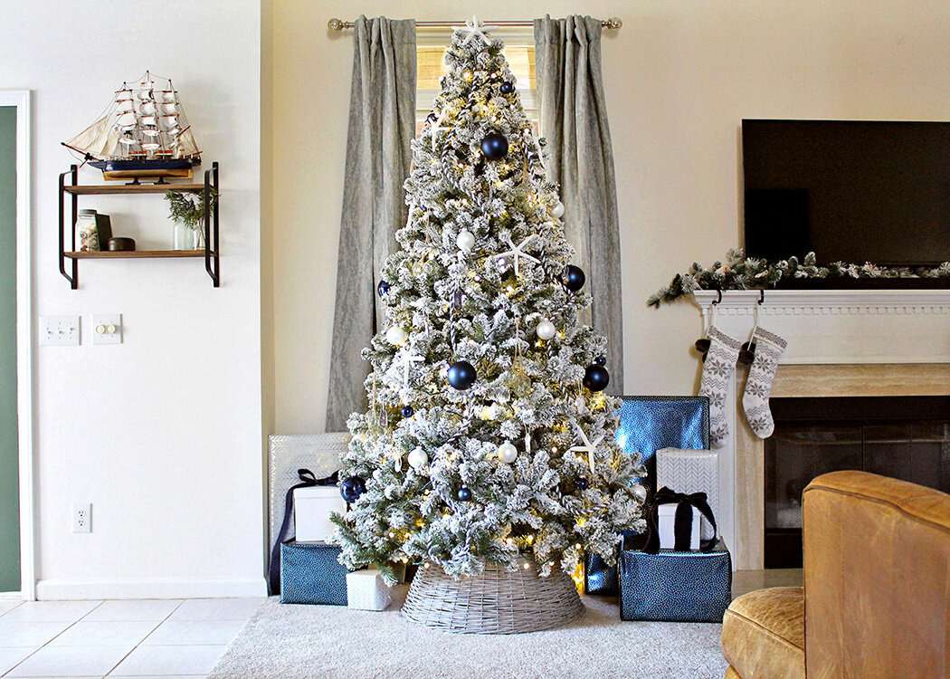 27 Flocked Christmas Tree Decorating Ideas That Will Charm You