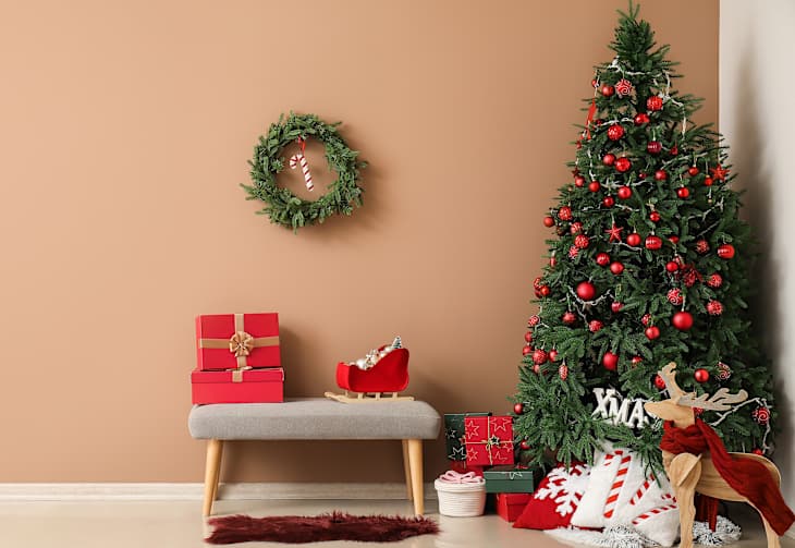 3 Christmas Decor Trends That Give Designers the “Ick” | Apartment Therapy