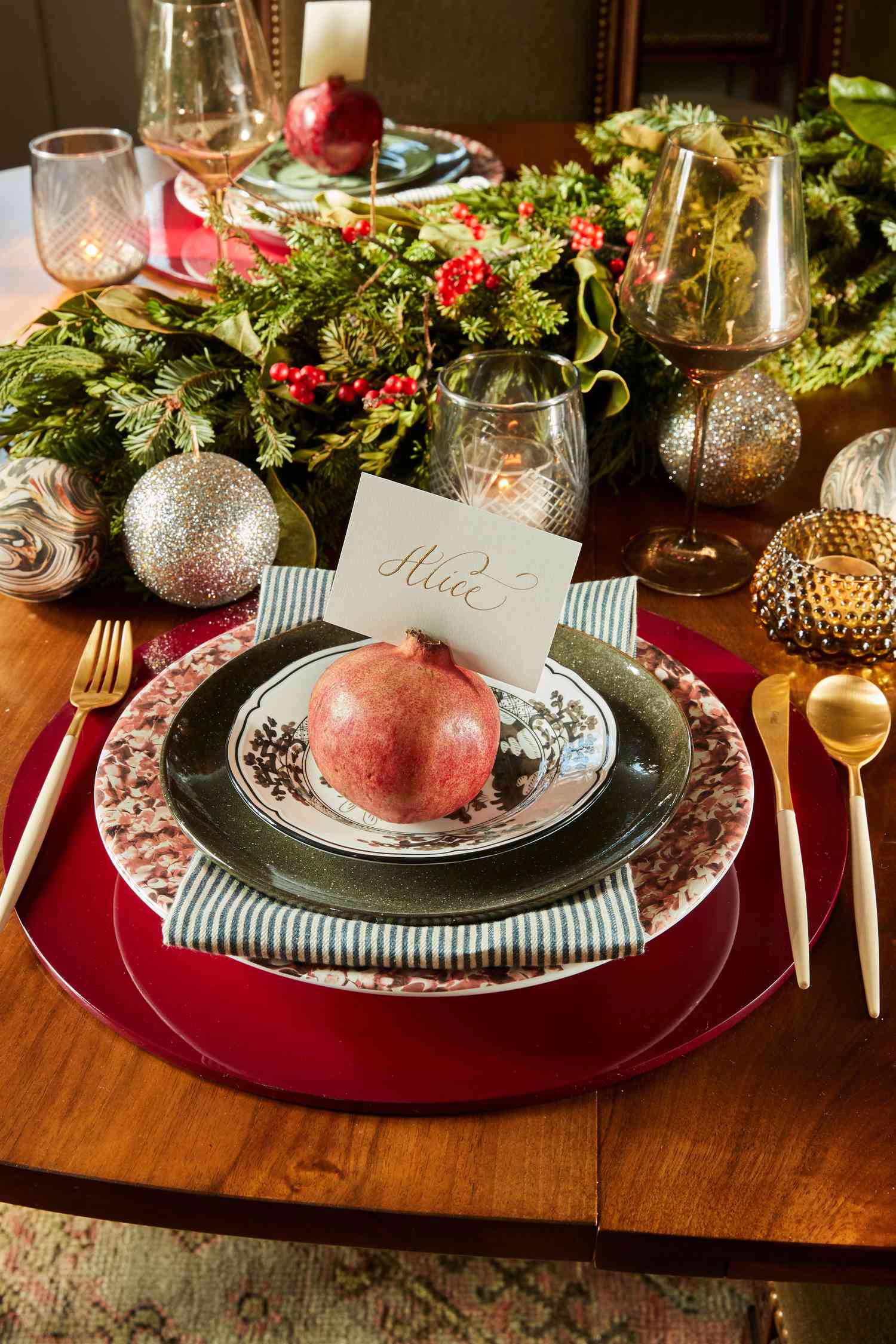 30 Christmas Table Settings For A Festive Holiday Meal