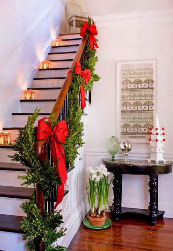 30+ Festive Decoration Ideas for Christmas Staircase - Listing More