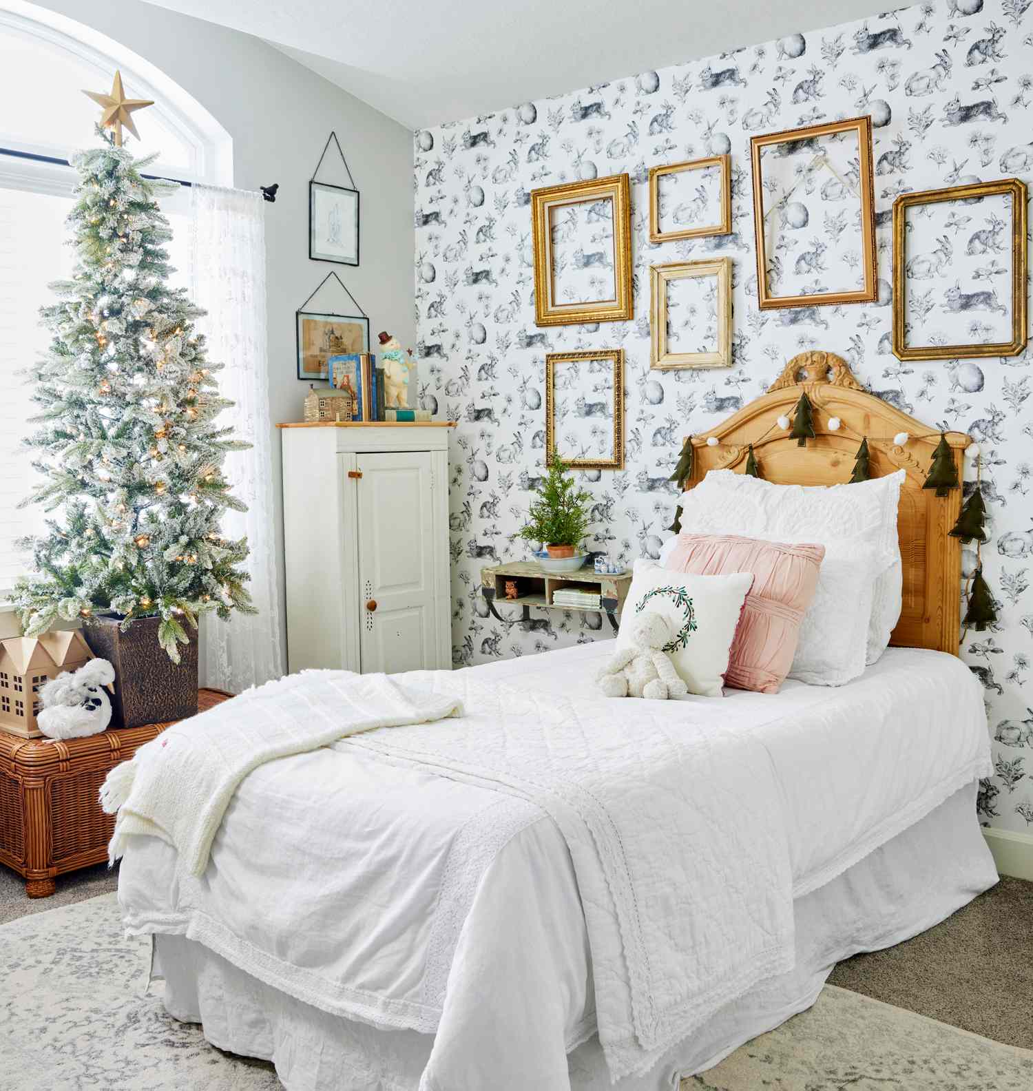 34 Cozy Christmas Bedroom Decor Ideas