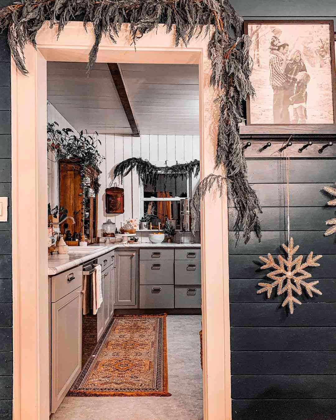 38 Christmas Kitchen Decor Ideas For Extra Holiday Cheer While Cooking