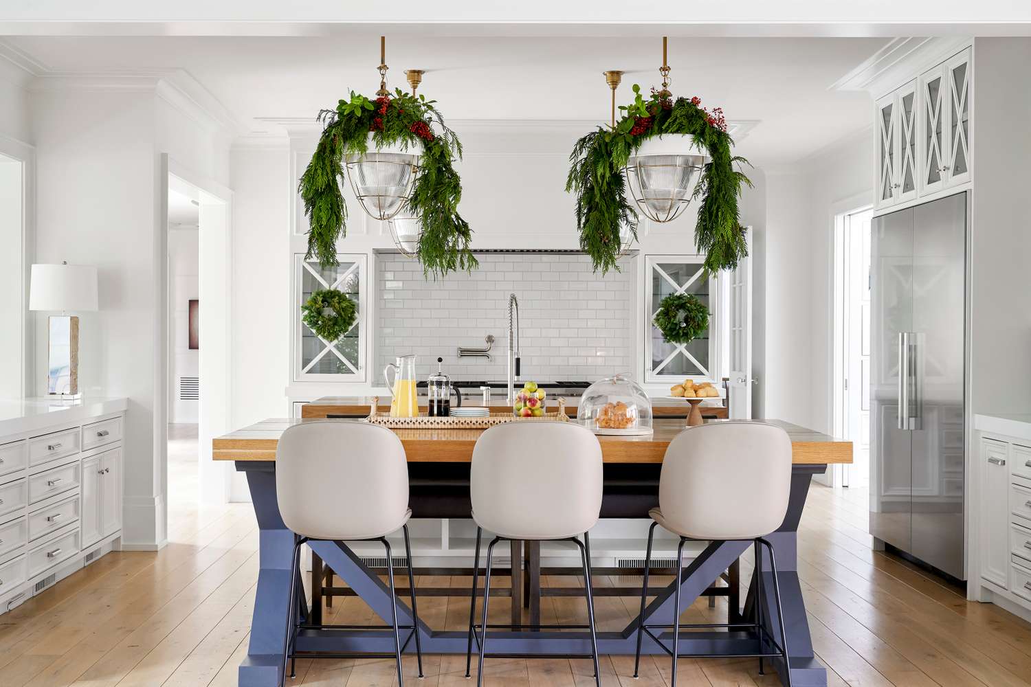 38 Cozy Christmas Decorating Ideas for the Kitchen