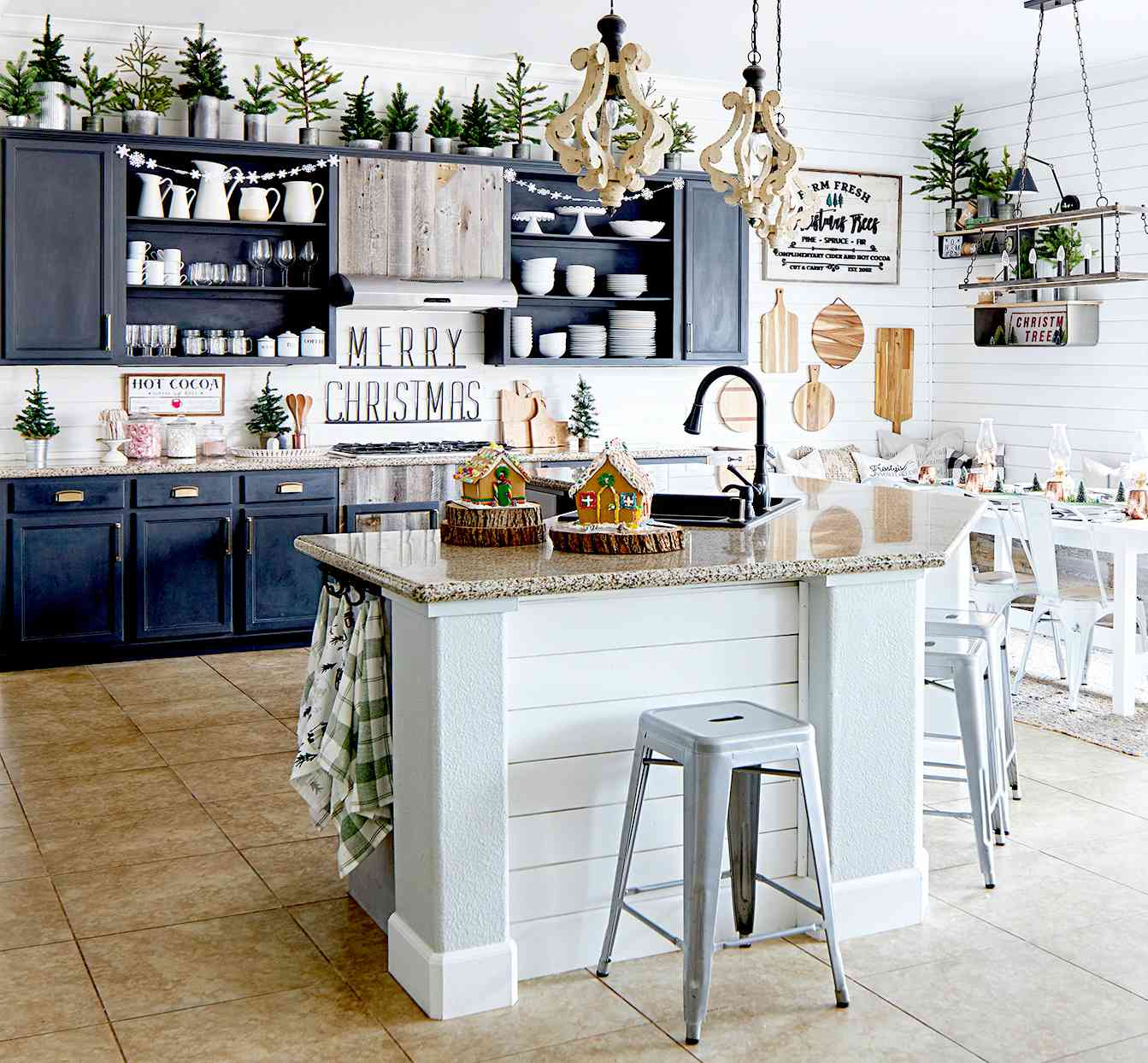 38 Cozy Christmas Decorating Ideas for the Kitchen