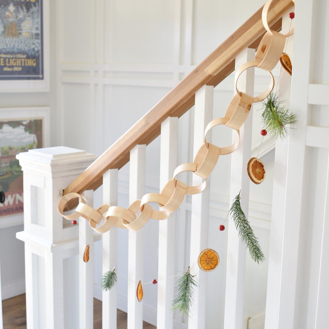 40 Beautiful Staircase Decorations For Christmas