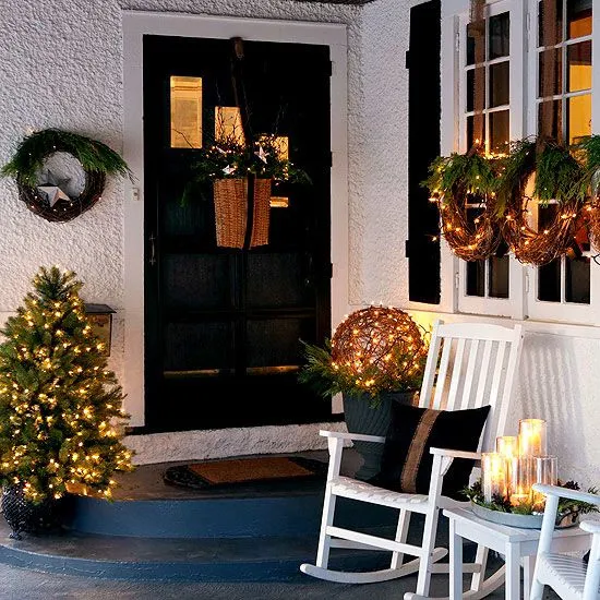 40 Festive Ideas for Front Door Christmas Decorations