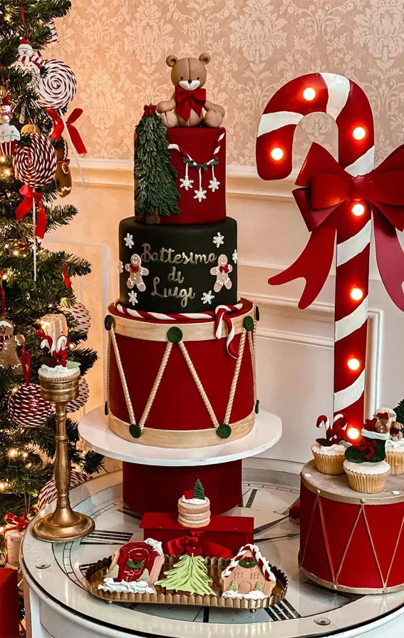 40 Frosty and Festive Christmas Cake Inspirations : Festive Green & Red + Christmas  Tree Delight