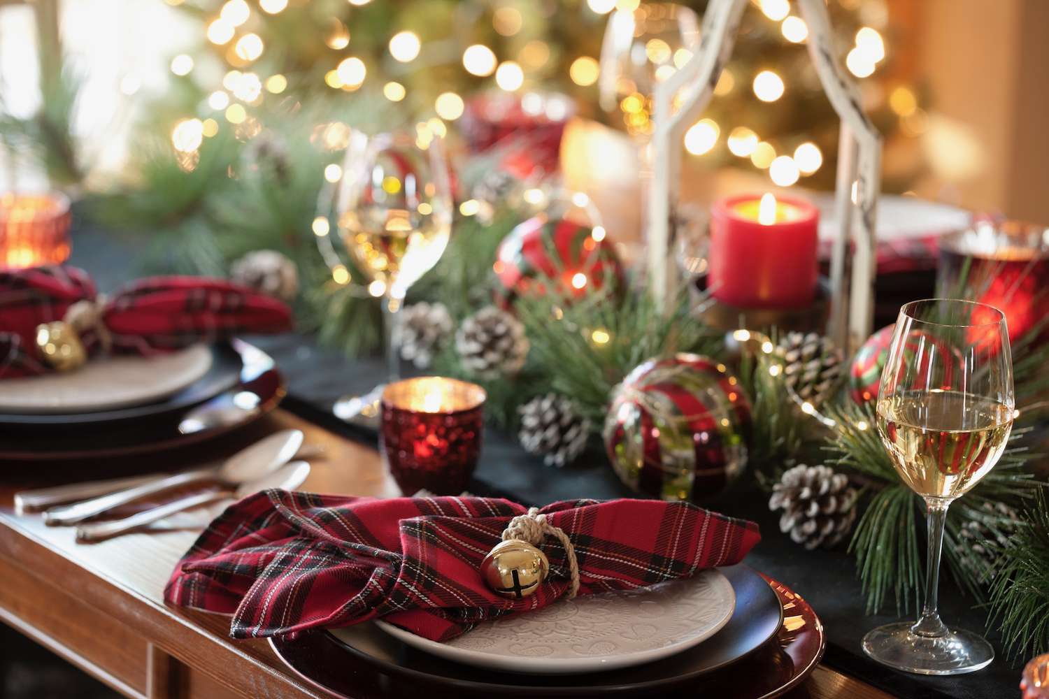 40 Pretty Christmas Tablescape Ideas for a Festive Holiday