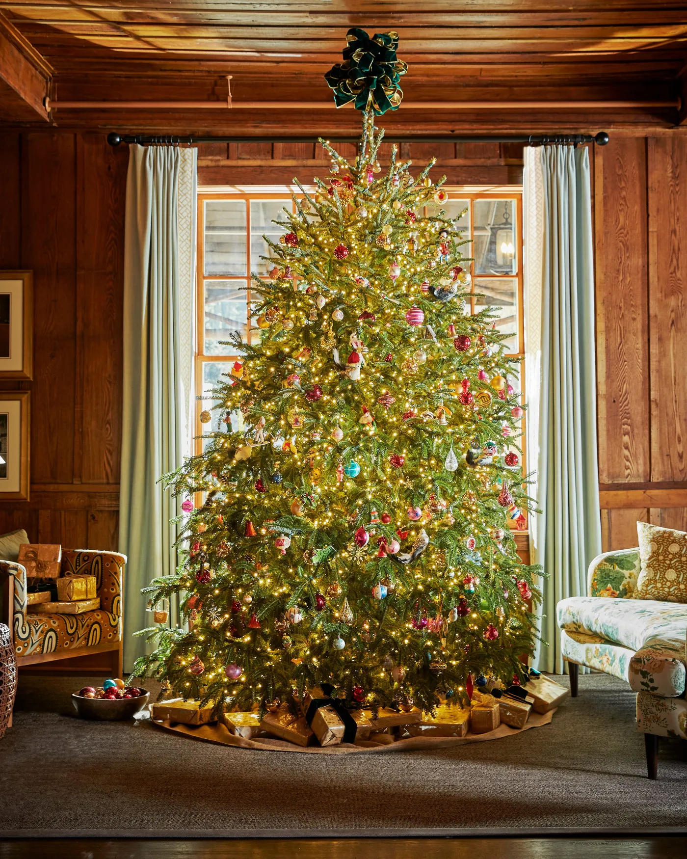44 Beautiful Christmas Tree Ideas from Design Experts Christmas 🎄