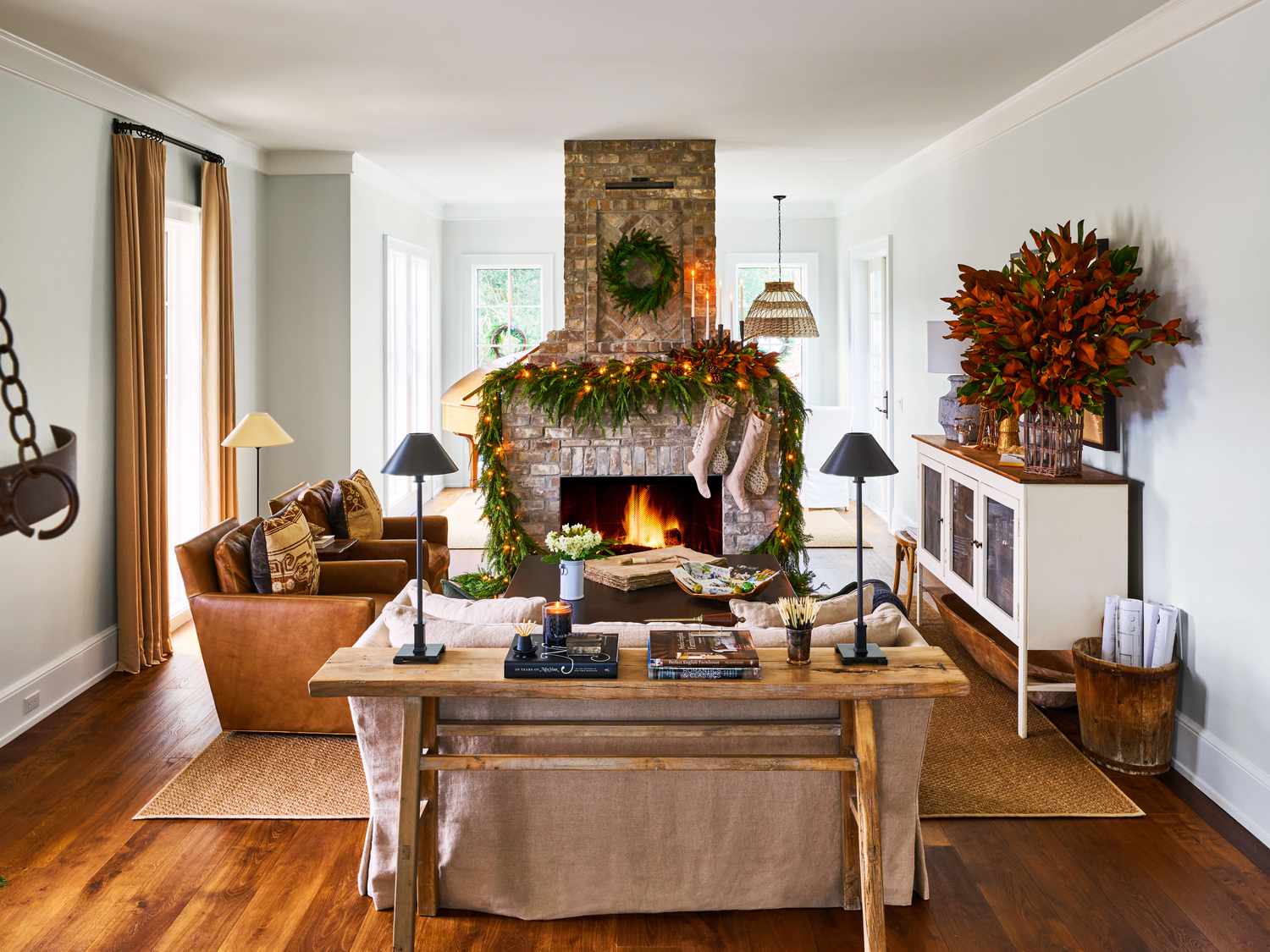 48 Best Living Room Christmas Decorating Ideas