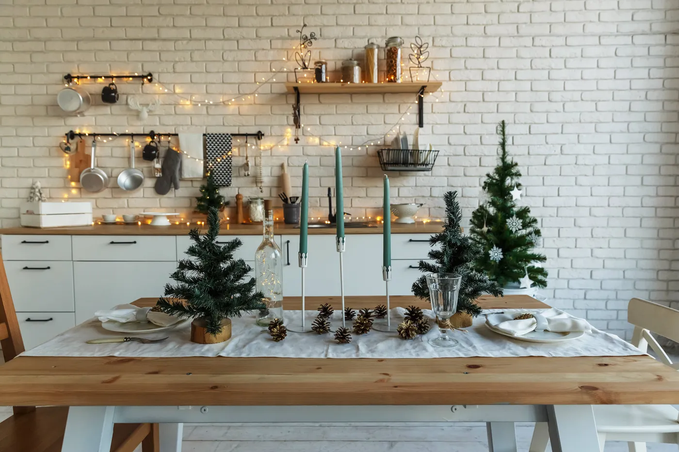 5 Ideas for Holiday-Neutral Winter Decor That's Festive, Cozy, and Fun |  Apartment Therapy