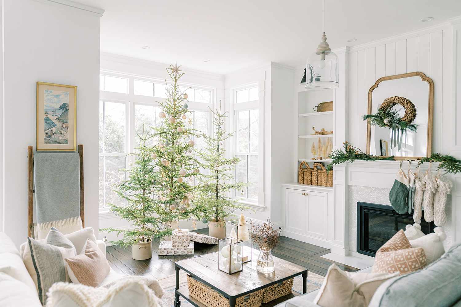 50 Festive and Cozy Christmas Living Room Decor Ideas Worth Copying