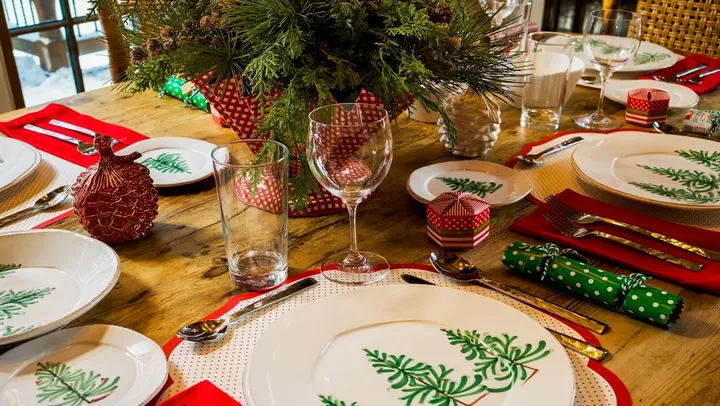 55 Festive DIY Christmas Centerpiece Ideas That Will Look Good on Any Table
