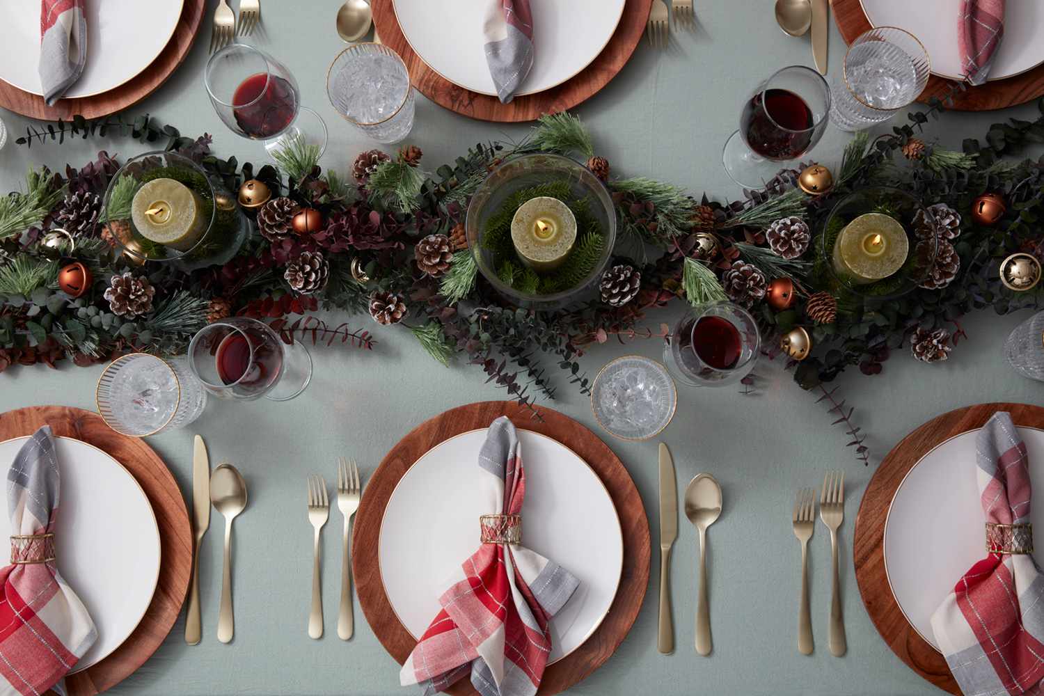 56 Christmas Table Decorating Ideas for Holiday Cheer