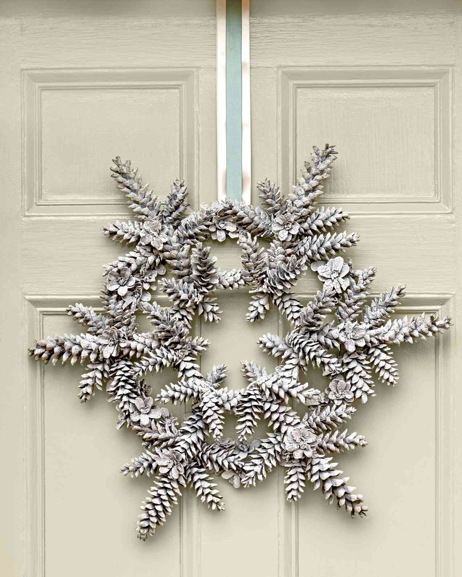 78 Festive Christmas Wreath Ideas For Every Space